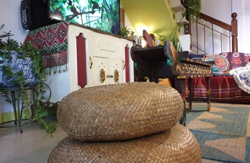 Tagaytay Villa | PROMO: Shabby Chic Countryhome with Huge Garden, Jacuzzi Pool, Mini Billiards, Video Karaoke