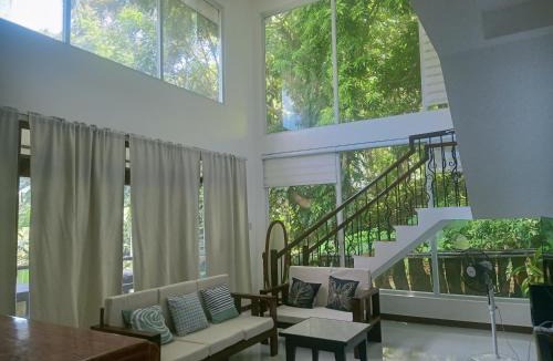 Puerto Galera House | Puerto Galera Hilltop Guesthouse -Tropical Retreat