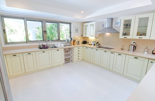 Bavaro Villa | Queen Bee Villa Electricity and maid service included