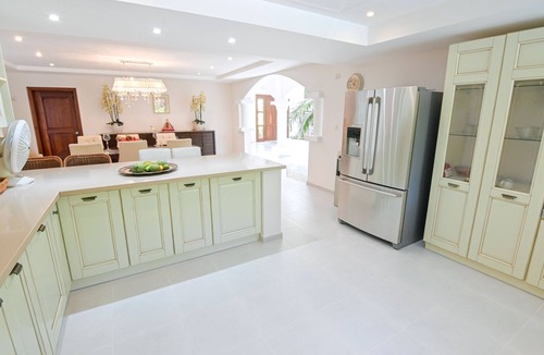 Bavaro Villa | Queen Bee Villa Electricity and maid service included