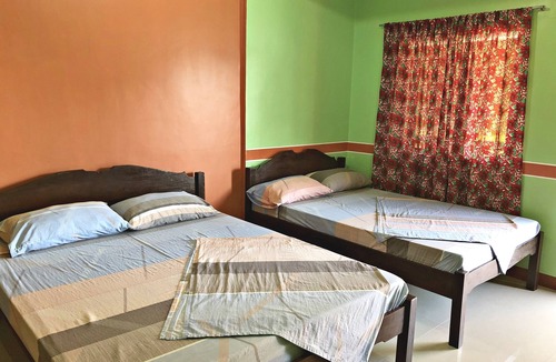 Puerto Galera Hotel | Queen of Isle Restaurant and Cottages