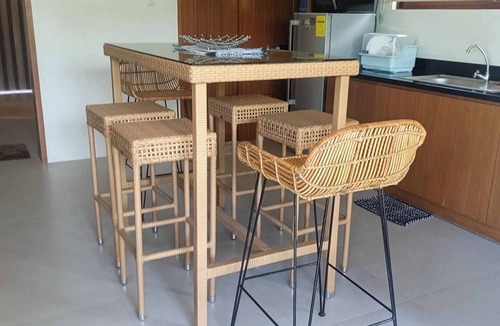 Danao City House | Quiet Seaside Villa 5 mins walk to the beach, clubhouse and boardwalk