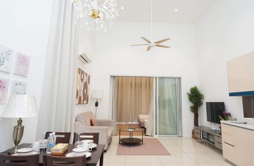 Kuala Lumpur City Centre Apartment | Quill Residences KLCC Luxury Suite by Maju Inn-Junior Suite with Balcony
