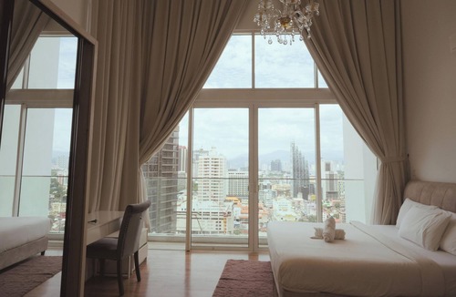 Kuala Lumpur City Centre Apartment | Quill Residences KLCC Luxury Suite by Maju Inn-Junior Suite with Balcony