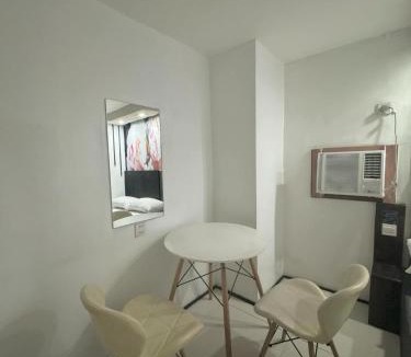 Sampaloc Hotel | Quinns Dormitel-Triumph