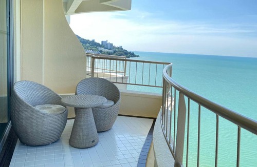 Tanjung Bungah Apartment | Rainbow paradise at Tanjung Bungah
