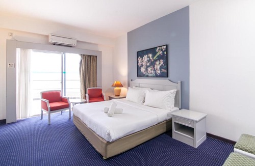 Tanjung Bungah Apartment | Rainbow paradise at Tanjung Bungah