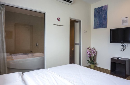 Bandar Menjalara Hotel | Raintree Hotel