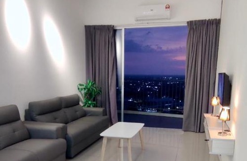Larut Apartment | Rainy Stay - Netflix- Pool - 2 mins to Lake Garden