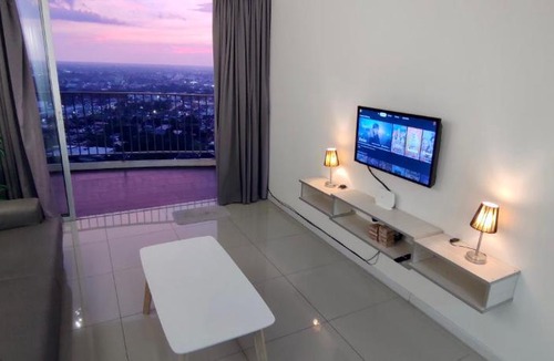 Larut Apartment | Rainy Stay - Netflix- Pool - 2 mins to Lake Garden