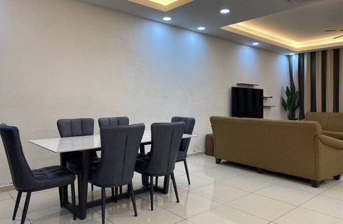Bandar Sri Sendayan House | raja residence homestay sendayan seremban n9 2storey 4BR free wifi 65in smart tv