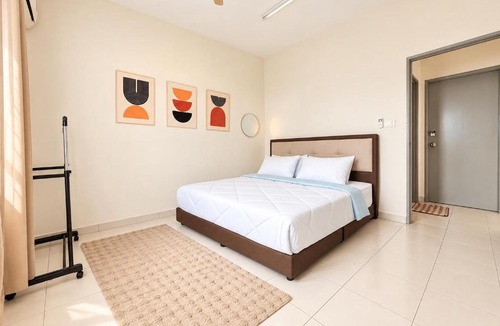 Sepang House | Rania Homestay near KLIA Nilai - 3 King 2 Queen - 4-Bedroom Entire House
