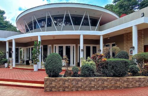 Valencia Hotel | RedDoorz at Alejandro's Suites & Venue