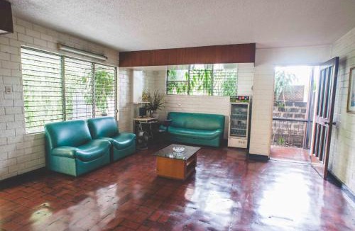 New Manila House | RedDoorz at Broadway Court Apartelle Quezon City