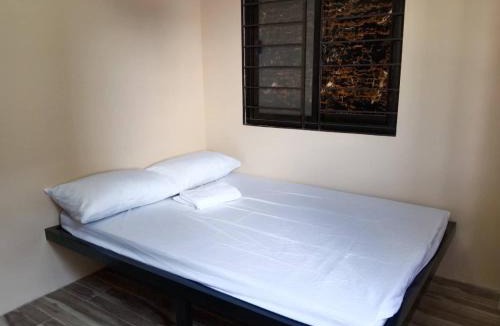 Rosales Hotel | RedDoorz at JJ and Kaye Apartment Pangasinan