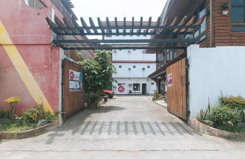 Binan City Hotel | RedDoorz at Joel's Apartelle
