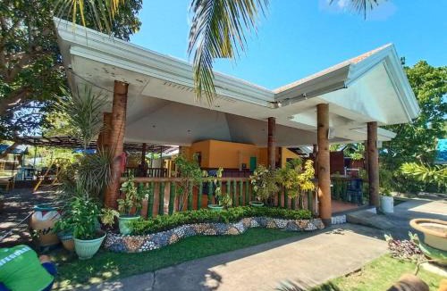 Cordova Hotel | RedDoorz at Villa Asela A Garden Resort Cordova FORMER RedDoorz Near Gaisano Grand Cordova