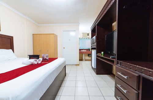 Balibago House | RedDoorz @ Clarkview 21st Street Angeles City