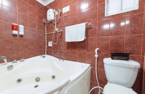 Balibago House | RedDoorz @ Clarkview 21st Street Angeles City
