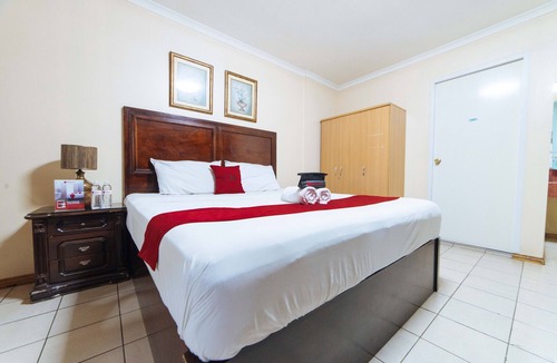 Balibago House | RedDoorz @ Clarkview 21st Street Angeles City