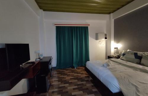 Kalibo Hotel | RedDoorz @ LQJ Hotel Old Buswang Kalibo
