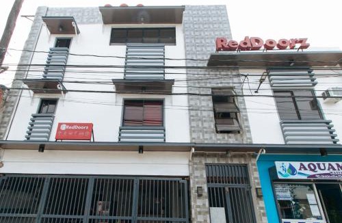 Las Pinas Hotel | RedDoorz near Christ the King Medical Center