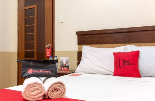 Tacloban Hotel | RedDoorz near Manlurip Rotonda Tacloban