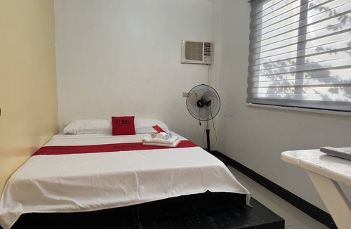 Legazpi Hotel | RedDoorz near Mariners Legazpi