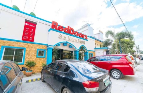 Balibago Hotel | RedDoorz near Walking Street Angeles City
