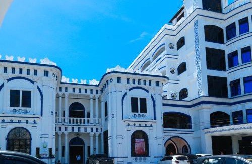 Iloilo City Proper Hotel | RedDoorz Plus @ Castle Chateau Iloilo