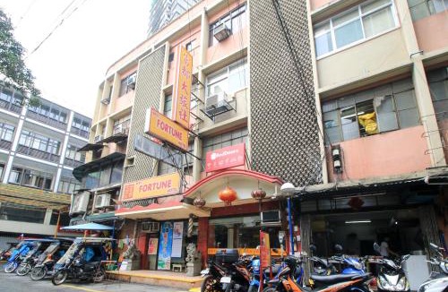 Santa Cruz Hotel | RedDoorz Plus @ Chinatown Binondo