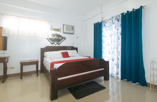 Balibago Hotel | RedDoorz Premium at Casa LenidaRose