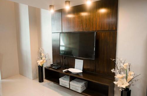 Santa Cruz Apartment | Renovated - City Center - Pool Access - 2 A/Cs