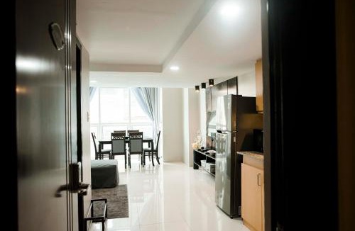 Santa Cruz Apartment | Renovated - City Center - Pool Access - 2 A/Cs