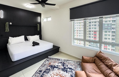 Sungai Buloh Apartment | Residensi Suasana Damai with Balcony by Airhost