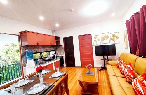 Liloan Apartment | Retreat to a Stylish Flat w/Balcony+Garden View