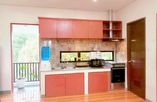 Liloan Apartment | Retreat to a Stylish Flat w/Balcony + Garden View