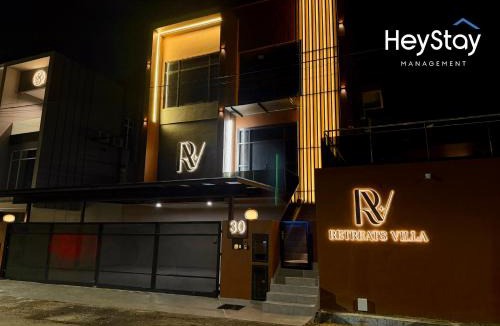 Bukit Beruang Villa | RetreatsVilla Luxury 5R4B 30Pax KTV Swimmingpool by HeyStay Management