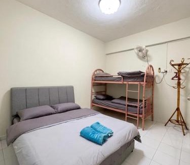 Mak Mandin House | Retro Cozy Corner-lot Homestay 18pax Raja Uda Butterworth Sunway Netflix TV Camping Vibe