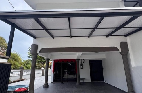 Mak Mandin House | Retro Cozy Corner-lot Homestay 18pax Raja Uda Butterworth Sunway Netflix TV Camping Vibe