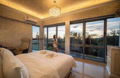 Downtown Kota Kinabalu Hotel | Ritz Residence - A Member of The Luxury Hotel Group