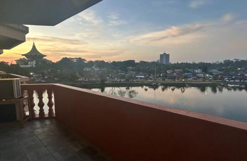 Kampung Surabaya Apartment | Riverbank suites 408