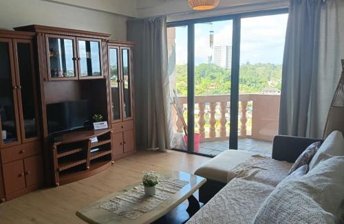 Kampung Surabaya Apartment | Riverbank Suites Level 8, Sleeps 6