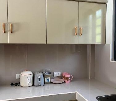Bacnotan House | Riz Place Homestay - Queen Sized Bunk x Air-conditioned