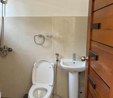 Bacnotan House | Riz Place Homestay - Queen Sized Bunk x Air-conditioned