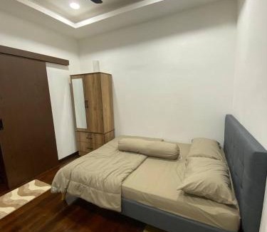 Gua House | Roomstay Dr KU