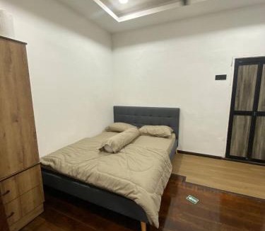 Gua House | Roomstay Dr KU