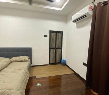 Gua House | Roomstay Dr KU