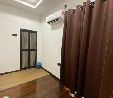 Gua House | Roomstay Dr KU