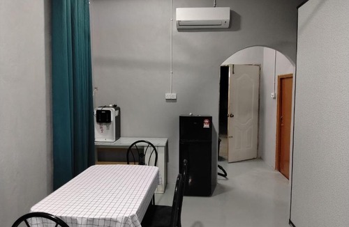 Kampung Telaga Bata House | Roomstay Ust Omar